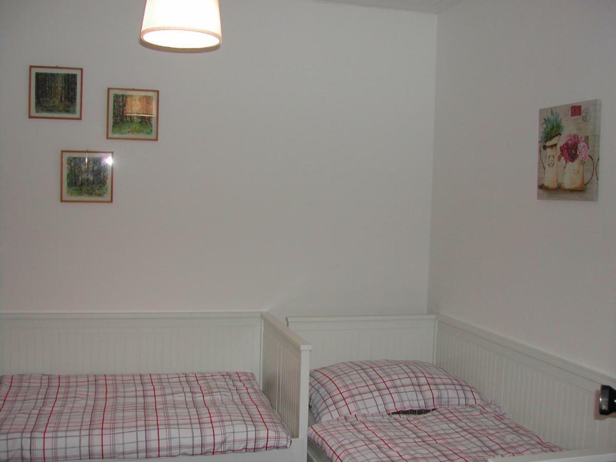 Apartamento Haus Polly Strasshof an der Nordbahn Exterior foto